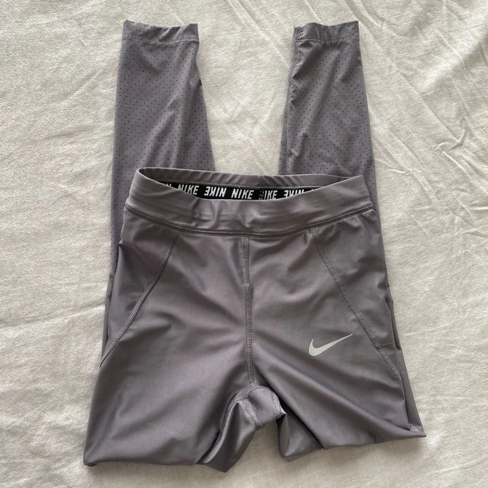 Nike, Dri-Fit grey/silver Nike Running leggings, size XS - Picture 3 of 9